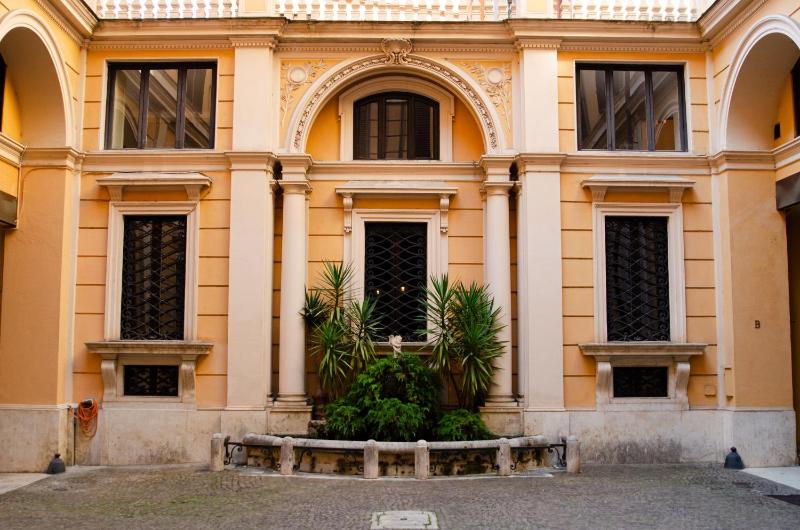 Trevi Tittoni Apartment — отель в Риме, Италия