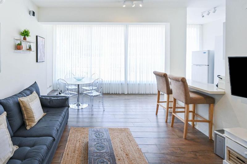 Cherry Blossom - Cozy 1BR in the Old North TO REMOVE — отель с удобствами в Тель-Авиве