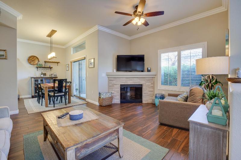 Las Vegas Condo Rental with Pool Access! — отель с удобным расположением в Лас Вегасе