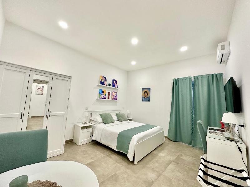 Tribunali 181 Guest House — отель в Неаполе, Италия