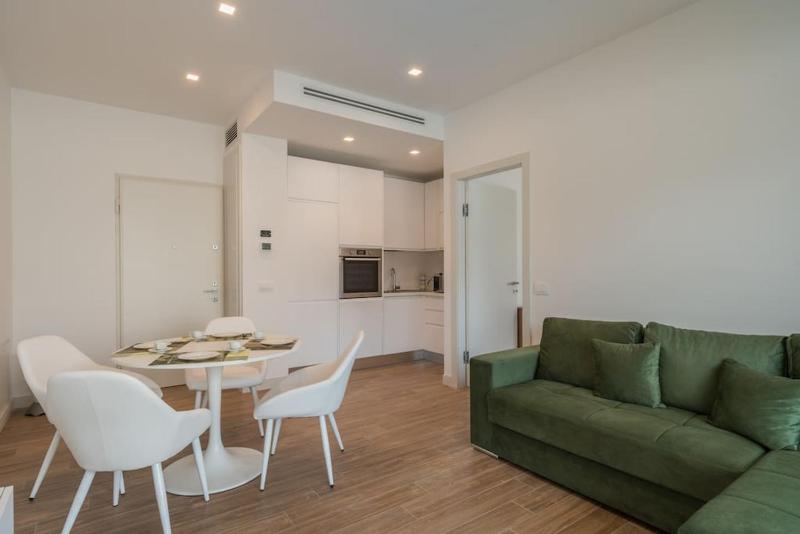 NEW! Exclusive Eur Apartment — отель с удобствами в Риме