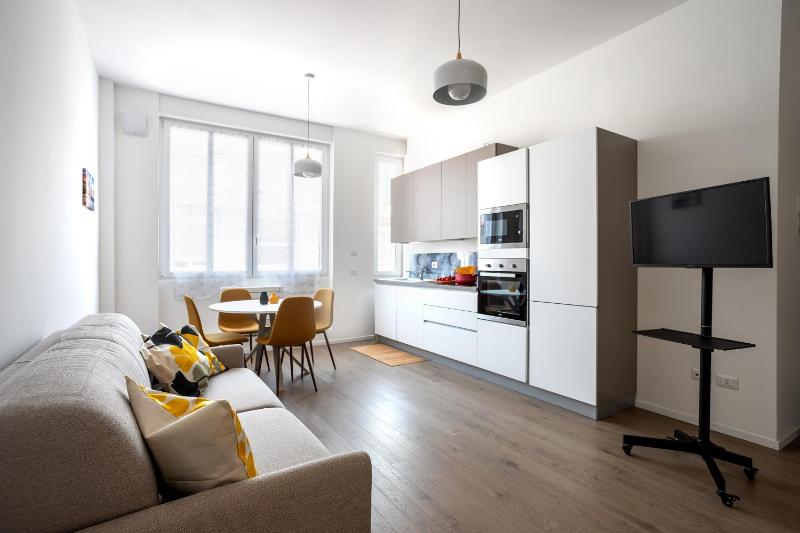 [Navigli - Center] Modern Suite, Fast Wi-Fi & Tram — забронировать отель в Милане