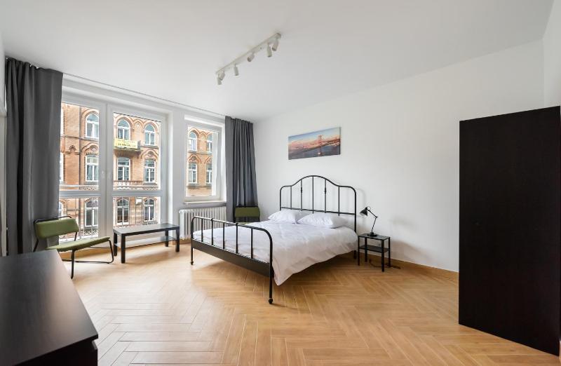 Marszalkowska White & Black Apartment — забронировать отель в Варшаве