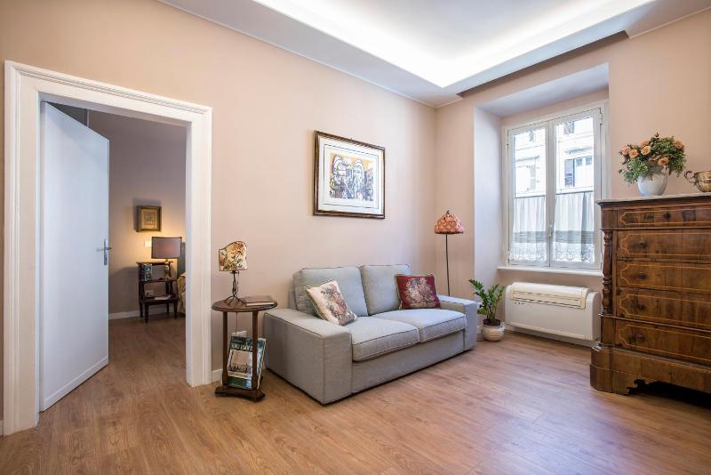Vaticanestrome Elegant 4-Bedroom Apt in Central Rome Near Vatican- — комфортный отель в Риме