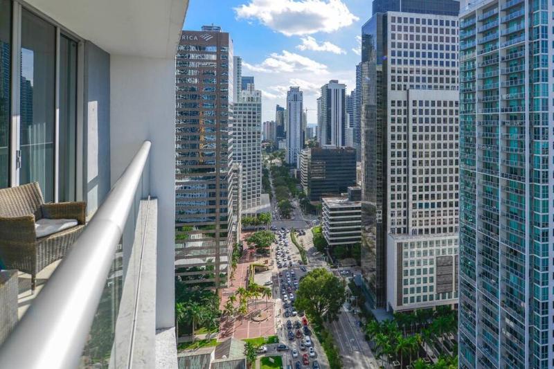 Цены на Luxurious 1/1 Apt at Icon Brickell With Pool в Майами