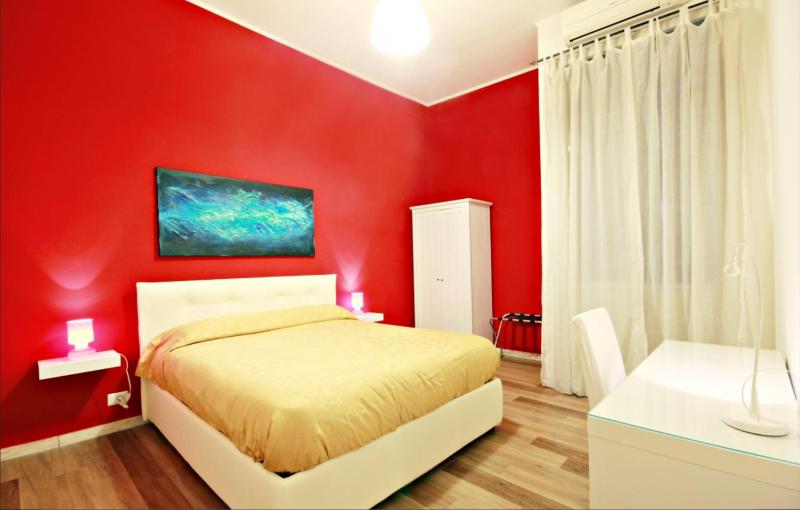 Colosseum - Big and comfortable apartment — комфортный отель в Риме