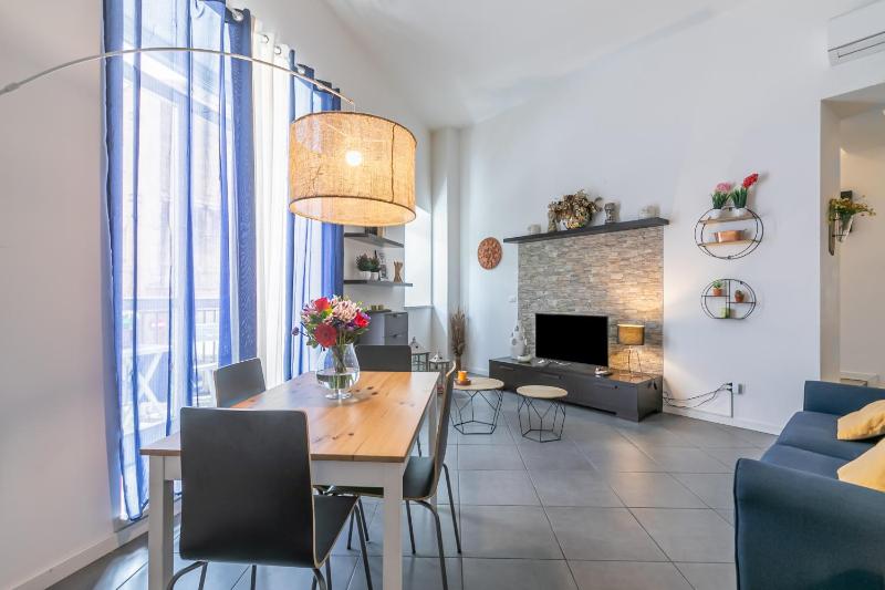 Suite Kemonia - Ballaro Superior Apartment — отель с удобствами в Палермо