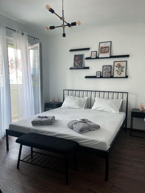 Spacious and Bright Flat — отзывы гостей и цены