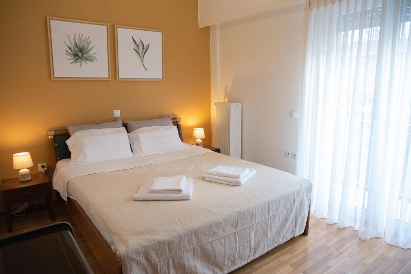 3C's-Central, Cosy, Convenient to Airport 24/7 — отель с удобствами в Афины