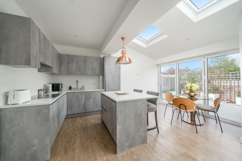 Elegant 3 Bedroom Retreat Minutes from Canary Wharf — отель в Лондоне, Соединенное Королевство