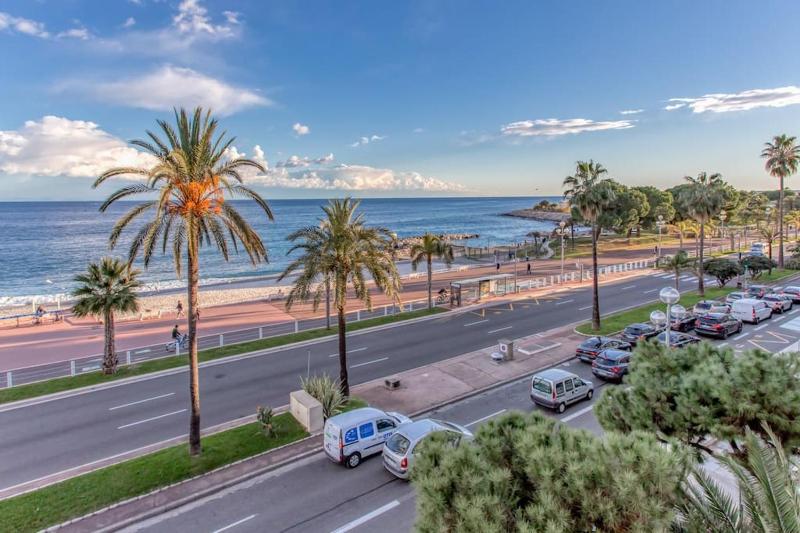 Sea Front Studio YourHostHelper — отель с удобным расположением в Николь