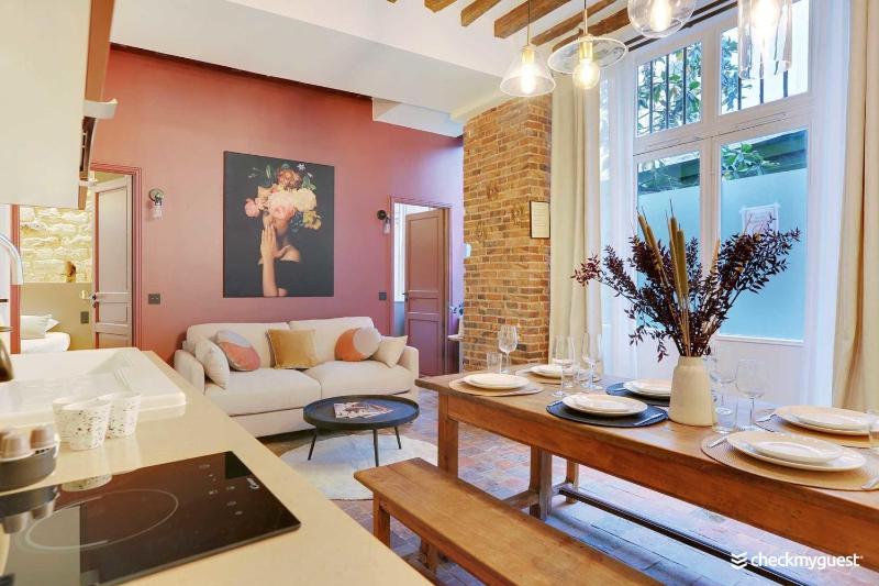 One-of-a-Kind Spacious Home in Le Marais — отзывы гостей и цены