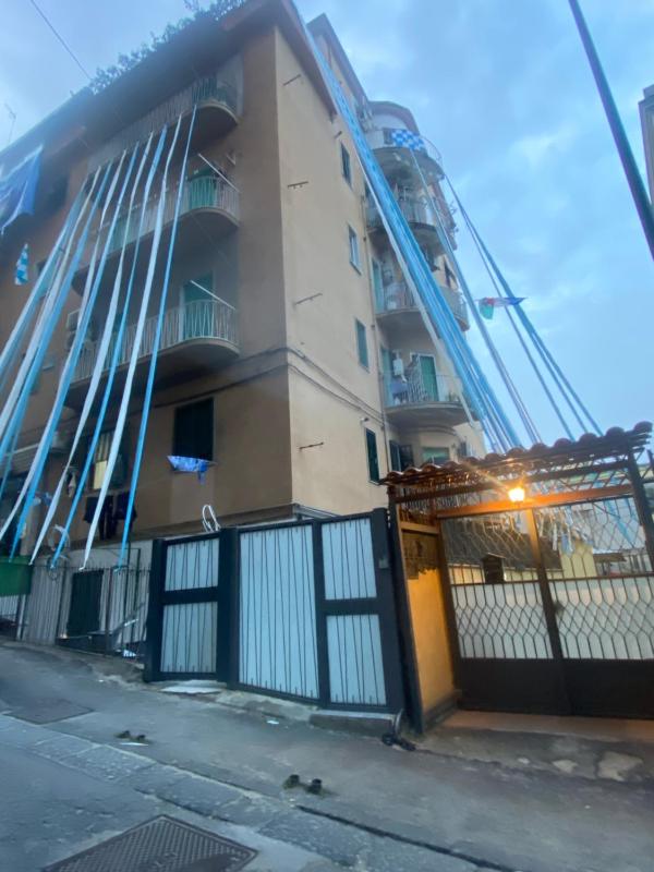 Napoli centro casa con due camere e cucina — отель в Неаполе, Италия