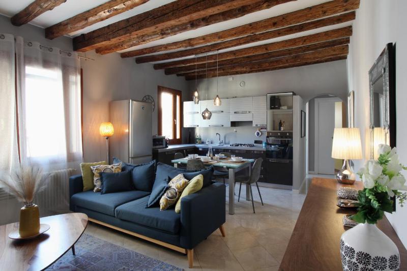 Domus Biennale, Modern apartment in Venice centre. — отель в Венеции, Италия