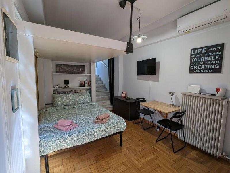 Artistic Flat in the Center of Athens — отель с удобным расположением в Афины