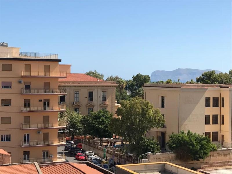 Large flat near Botanical Garden & Central Station — отель с удобным расположением в Палермо