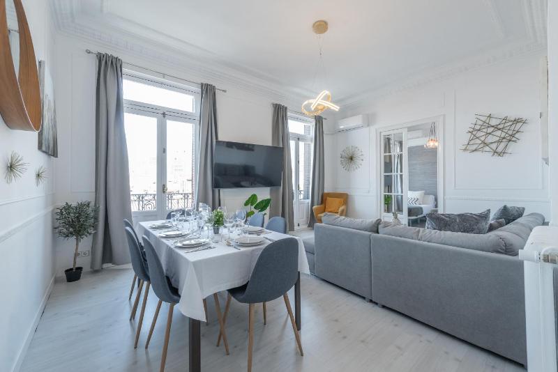 PENTHOUSE deluxe GRANVIA, by MONARO — отель в Мадриде, Испания