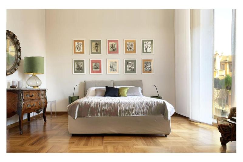 Elegant Apartment San Babila ,5 minutes from Duomo — отель в Милане, Италия