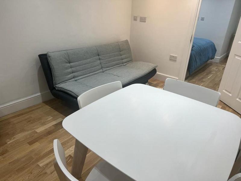 Charming Basement Flat A — комфортный отель в Лондоне