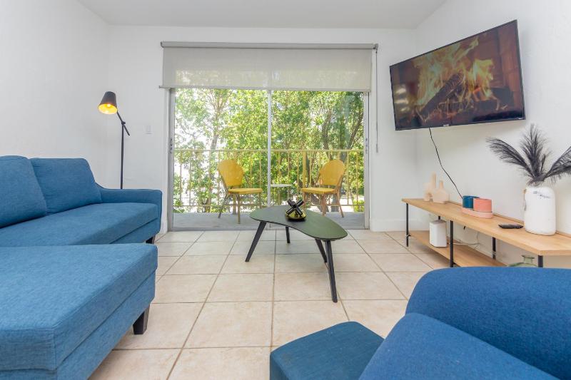 One Bedroom Apartment - with Parking & Balcony - Heart of Wynwood — комфортный отель в Майами