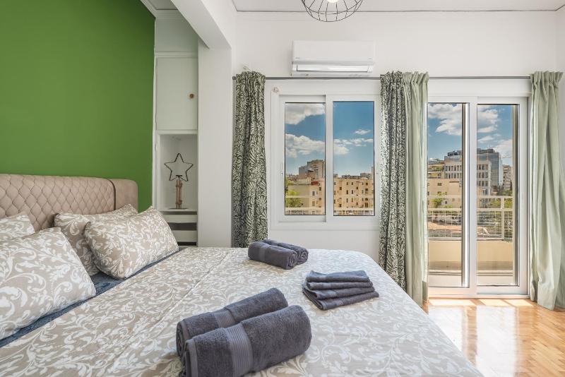 Stylish Luxury Apartment near Acropolis at Syngrou-Fix metro station — забронировать отель в Афины