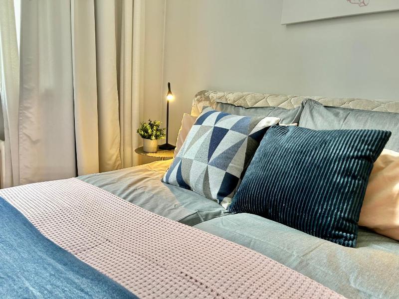Цены на Very center Riga gorgeous & light apartment в риге