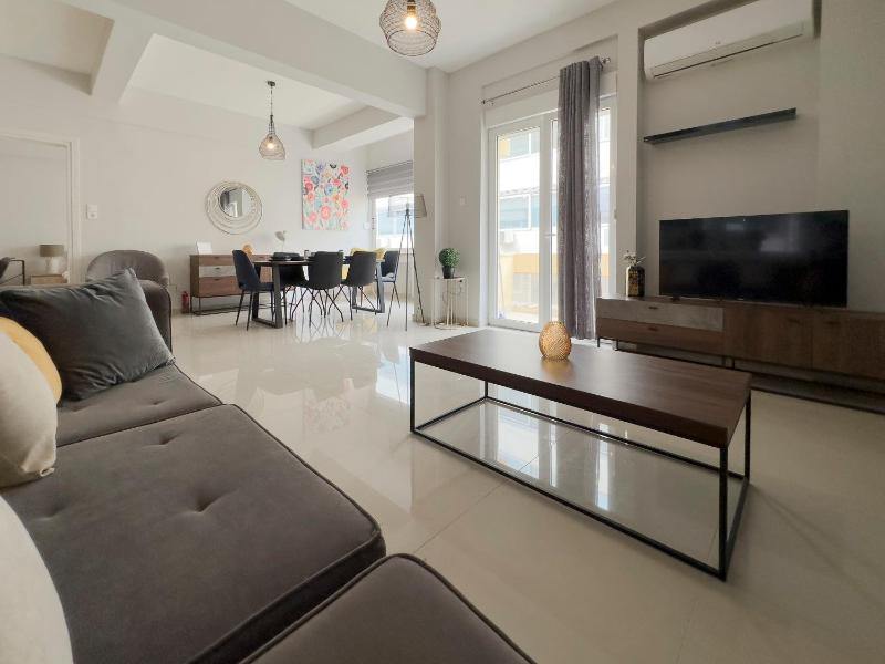 Цены на Satovriandou Spacious 128sqm apt in Athens в Афины