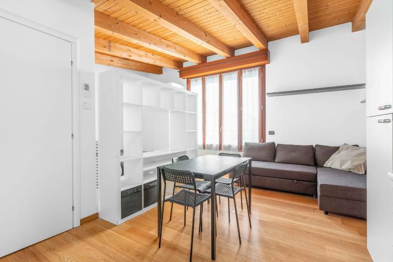 MO37 Loreto- Duomo - Chic Apartment — отель с удобным расположением в Милане