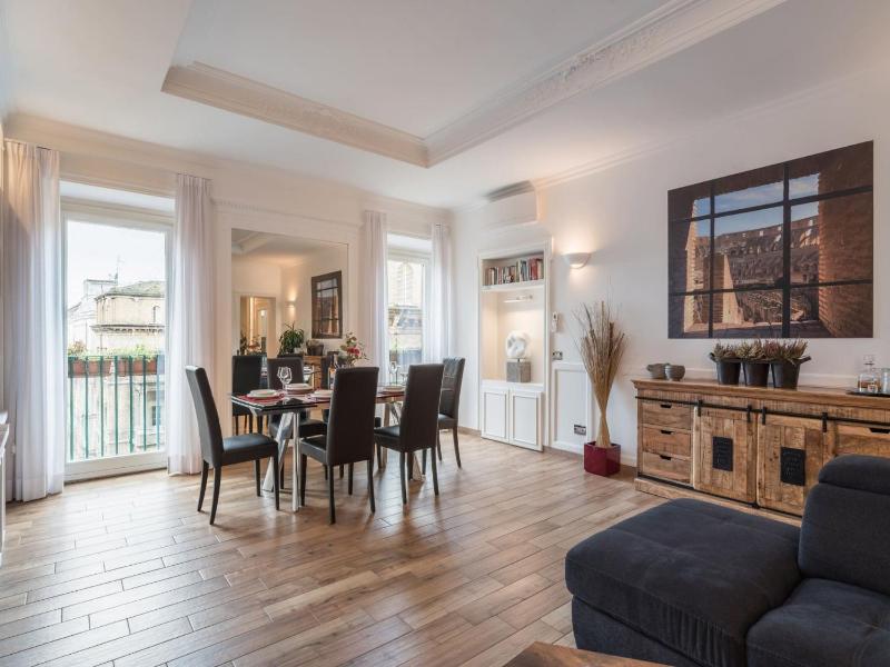 The Best Rent - Elegant three-bedroom apartment a few steps from Fontana di Trevi — отель в Риме, Италия