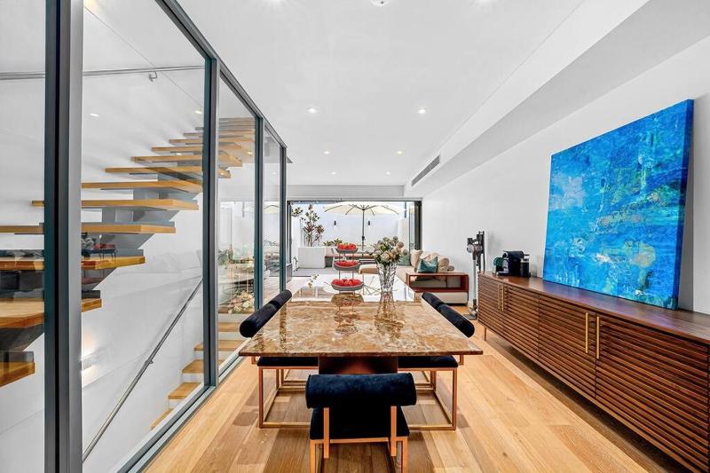 Triplex design luxury townhouse in Rosebery — отель с удобствами в Сиднее