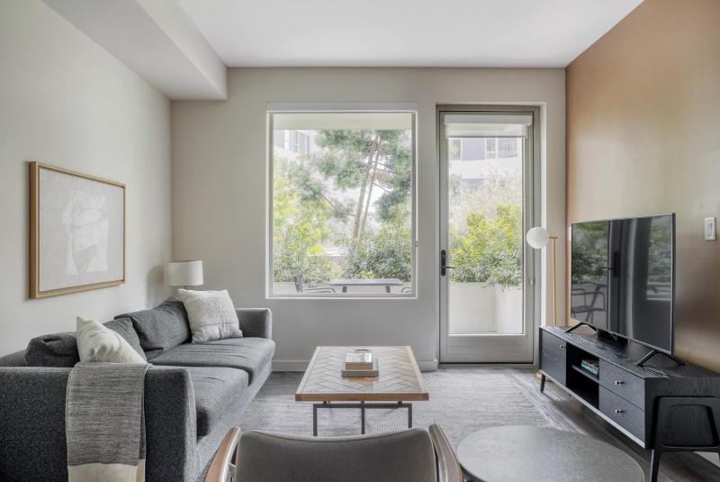 West LA 1br w pool gym nr shops restaurants LAX-1045 — отзывы гостей и цены