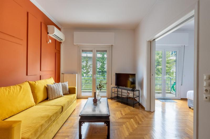 Spacious High-Ceiling 2-Bedroom by Acropolis Museum — отзывы гостей и цены