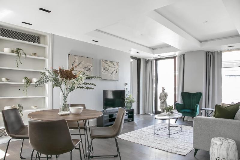 Цены на New Build-Air Con-2 Bedroom-Two Bathrooms Apt 6 в Лондоне