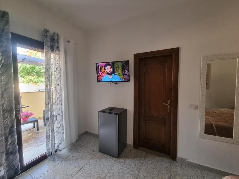 Giglio del Mare a La Caletta - B&B Vicino alla Spiaggia