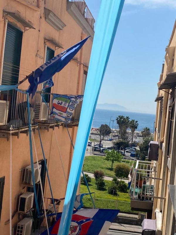 Mare Fuori Appartment Napoli — отель в Неаполе, Италия