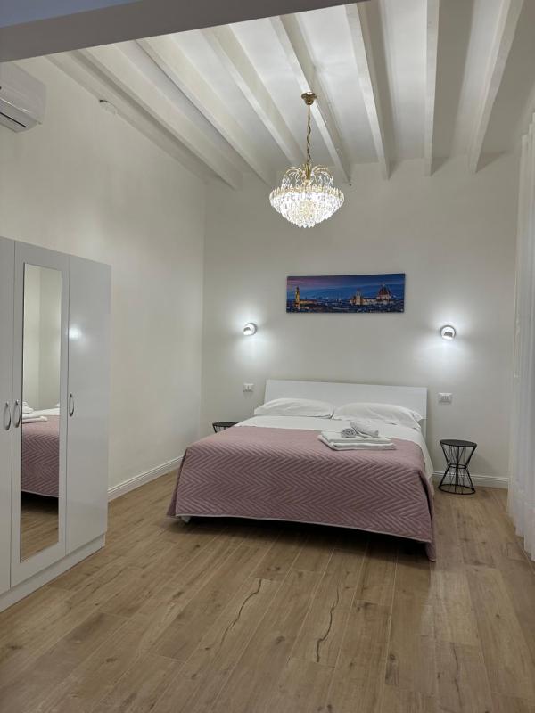 Sofia Florence Apartment — отель с удобным расположением в Флоренции