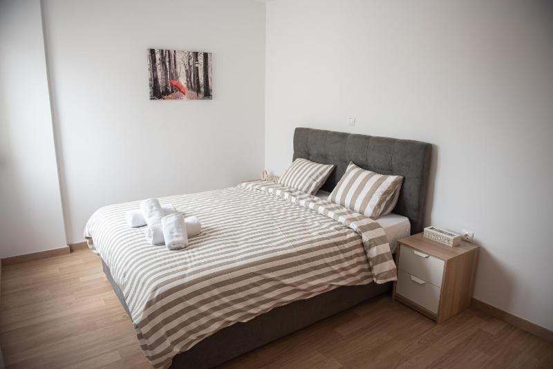 Bright apartment 8min to metro station (KOL_25) — отель с удобным расположением в Афины