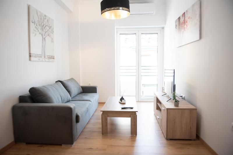 Cozy flat 5min to subway station (EPIDAMN) — комфортный отель в Афины
