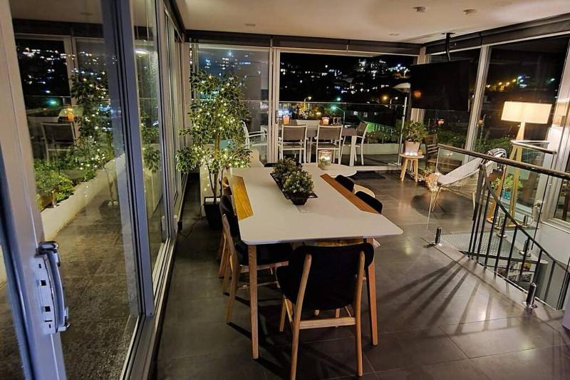 Modern-Stylish 2 Bed 2 Bath Penthouse -Bondi Beach — забронировать отель в Сиднее