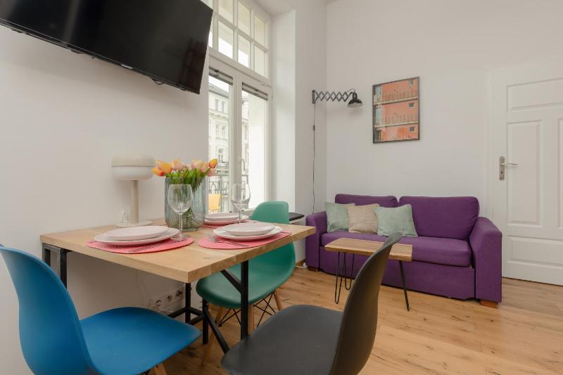 Apartment with Balcony Warsaw's Praga by Renters — комфортный отель в Варшаве