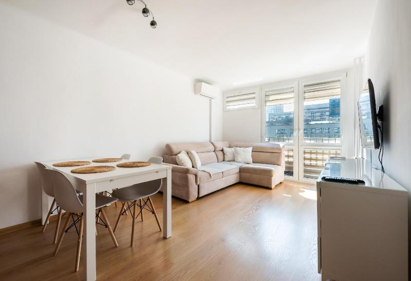Rondo ONZ Standard Apartment — забронировать отель в Варшаве