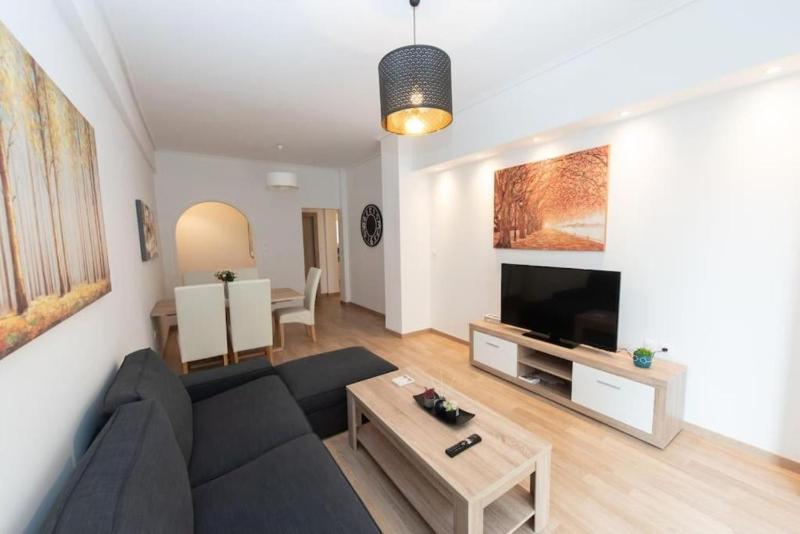 Spacious flat 10min from subway stations (BODA_B3) — отель с удобствами в Афины