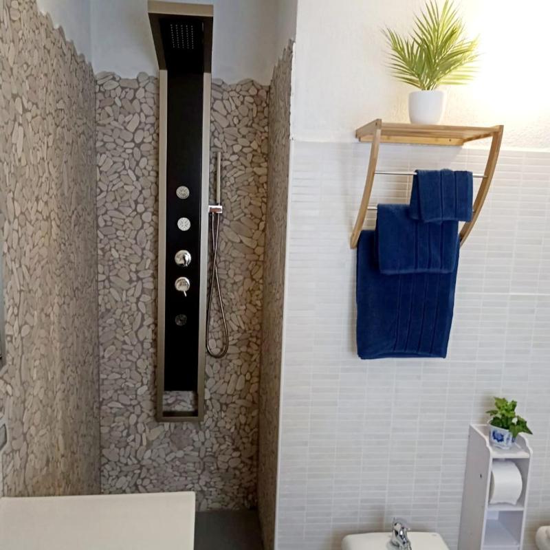 Surf House a Nora - Affascinante villa fronte mare a Pula