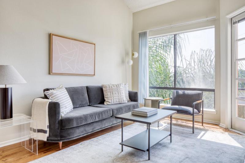 N Hollywood 1BR w Gym Pool nr shops LAX-518 — забронировать отель в Лос-Анджелесе