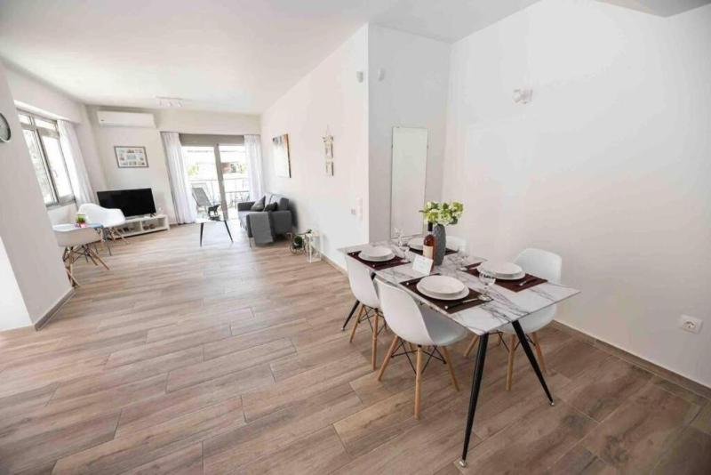Design Apartment with swimming pool near the beach (A1) — забронировать отель в Афины
