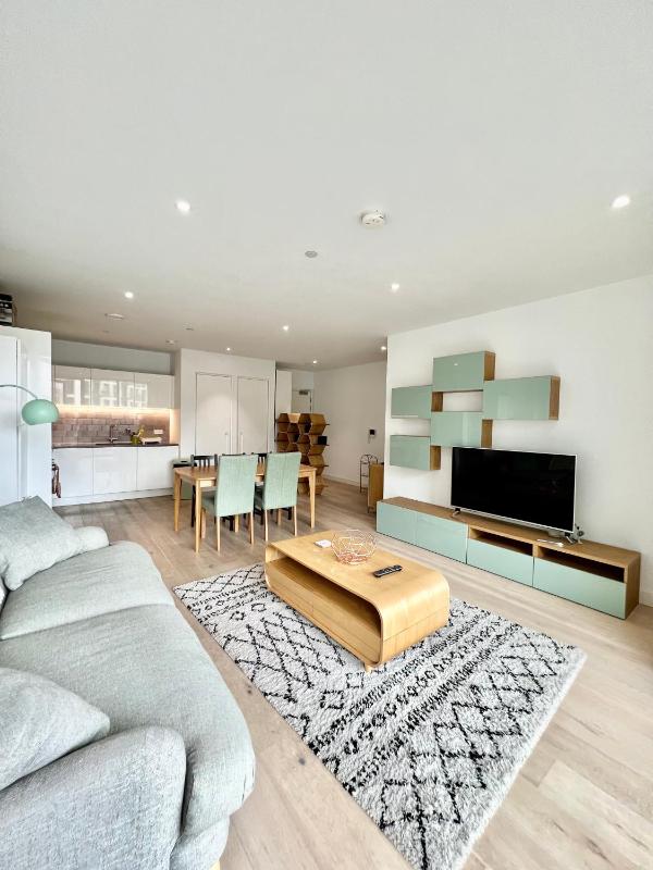 Luxury 2 Bedroom 2 Bathroom Apartment - London City Airport — забронировать отель в Лондоне