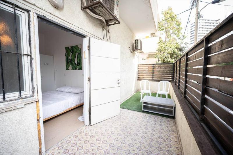 Цены на Big and cozy apt next to the beach в Тель-Авиве