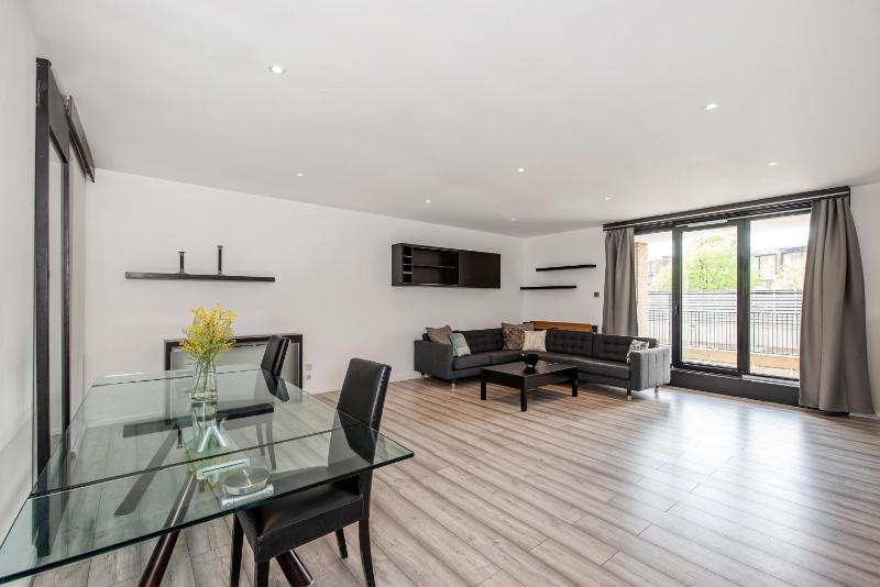Large and Central 2 bed — комфортный отель в Лондоне