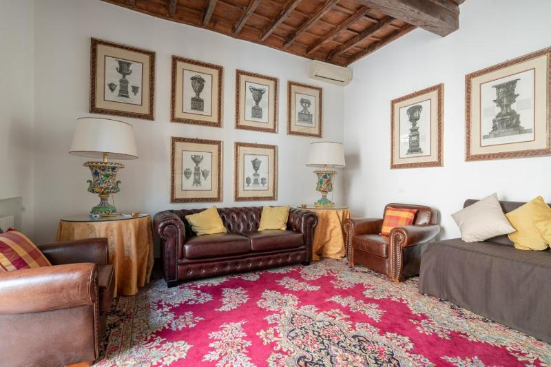 IFlat Historic Apartament in Campo de Fiori — отель с удобствами в Риме