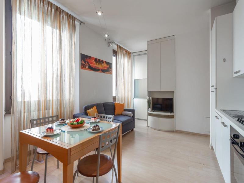 The Best Rent - Cosy one-bedroom apartment in Via Fogazzaro — отель с удобствами в Милане